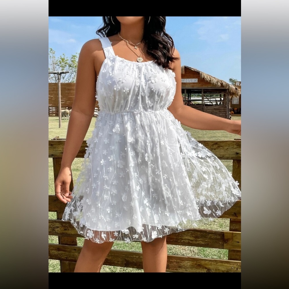 White Floral Appliqué Dress! Bridal!